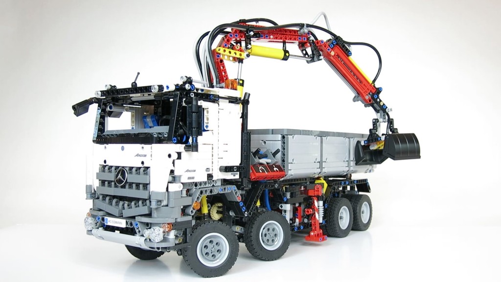 LEGO Technic 42043 Mercedes-Benz Arocs 3245 Building Kit